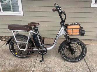 RADRunner Plus E-Bike with basket and ABUS lock