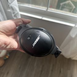 Bose Cancelling Out Headphones