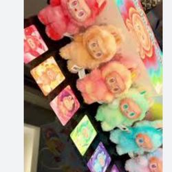 POP MART Labubus