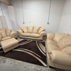 Italian Leather Living Room Set
Delivery Available!
