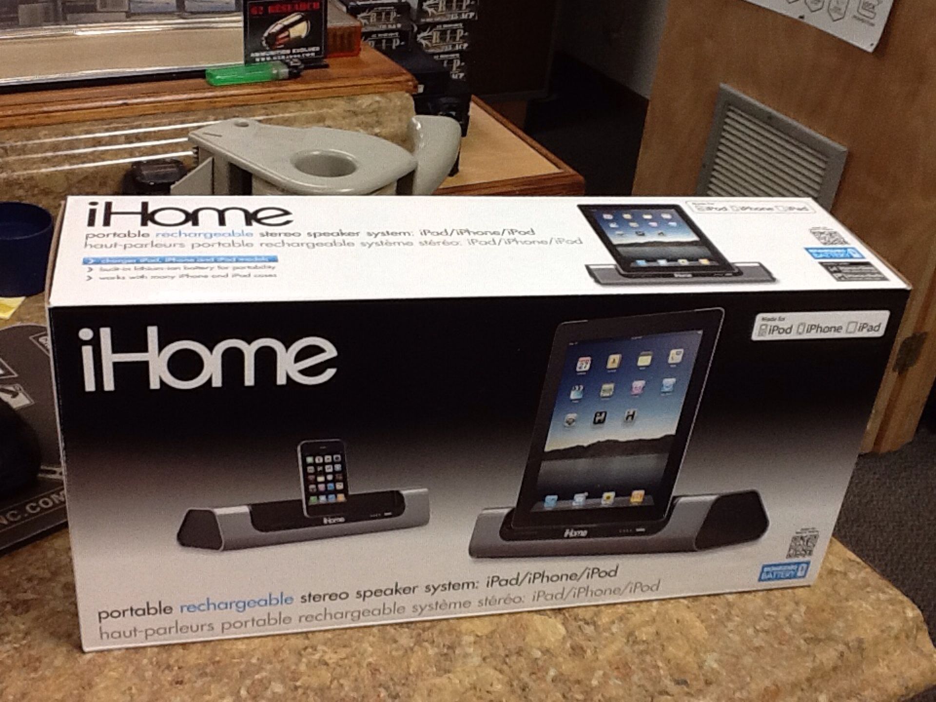 IHOME PORTABLE RECHARGEABLE STEREO SPEAKER System IPOD/IPHONE/IPAD NEW