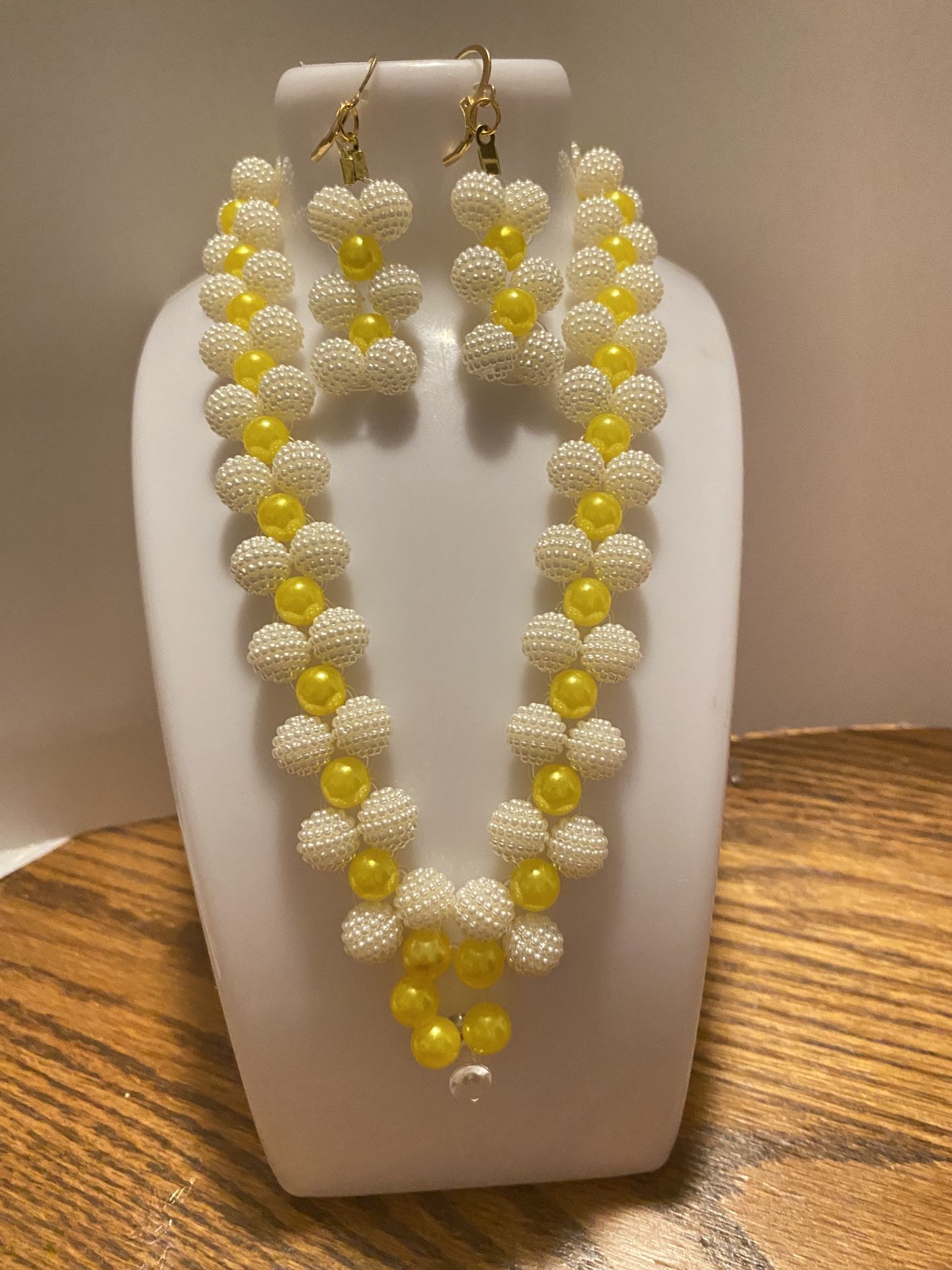 Callar Y Aretes