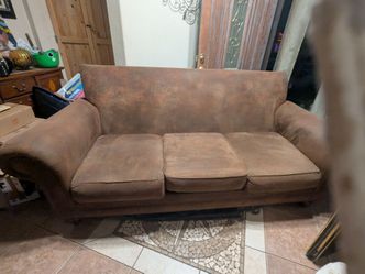 Free 2 piece couch set pick up tonight or tomorrow