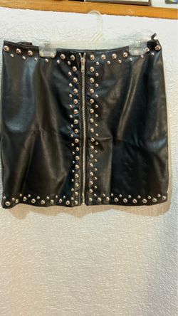 Leather skirt the studs