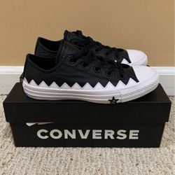Women’s Converse Size 5.5