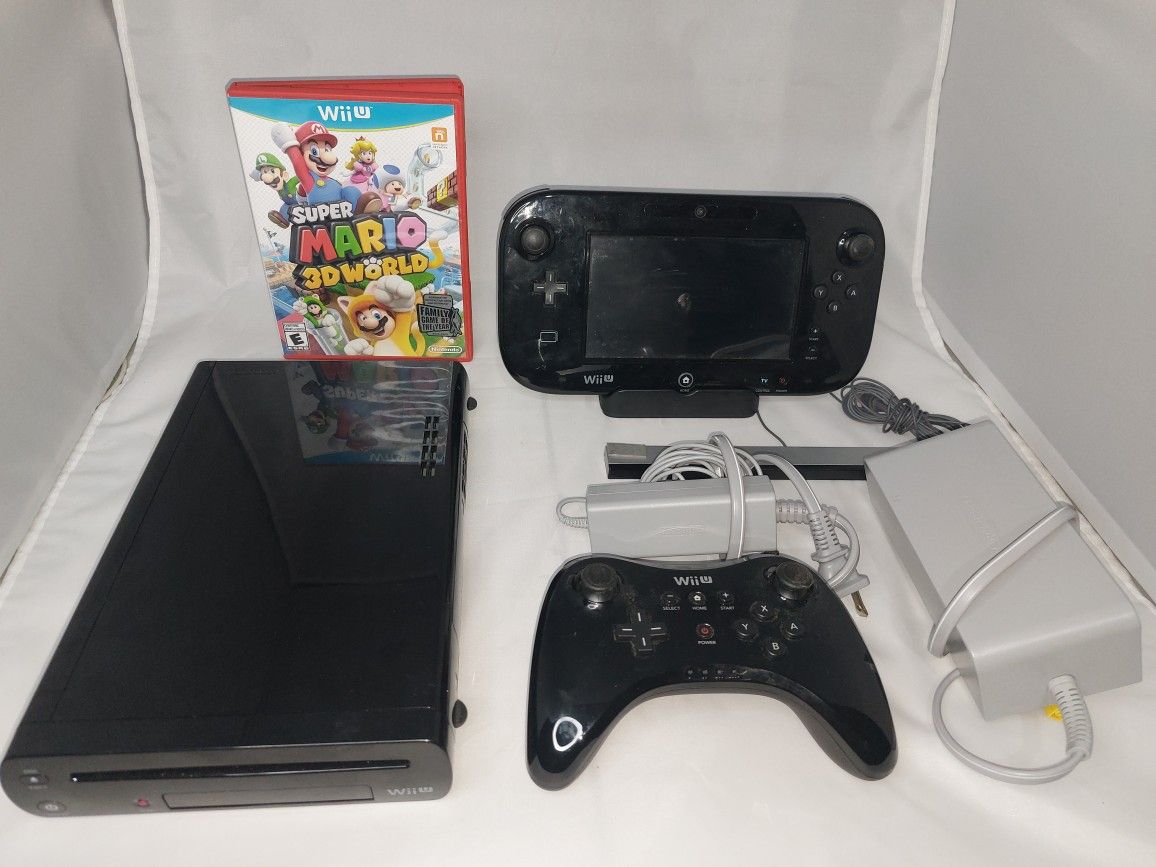 Nintendo Wii U Console Bundle w/ Pro Controller And Game