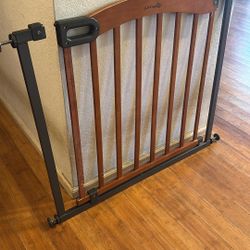 Doggie Gate / Baby Gate