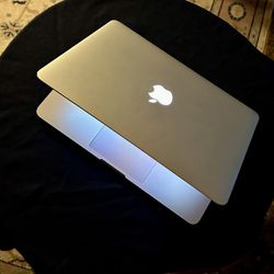 Apple MacBook Pro 13” Retina i5/8GB/256GB SSD $220 