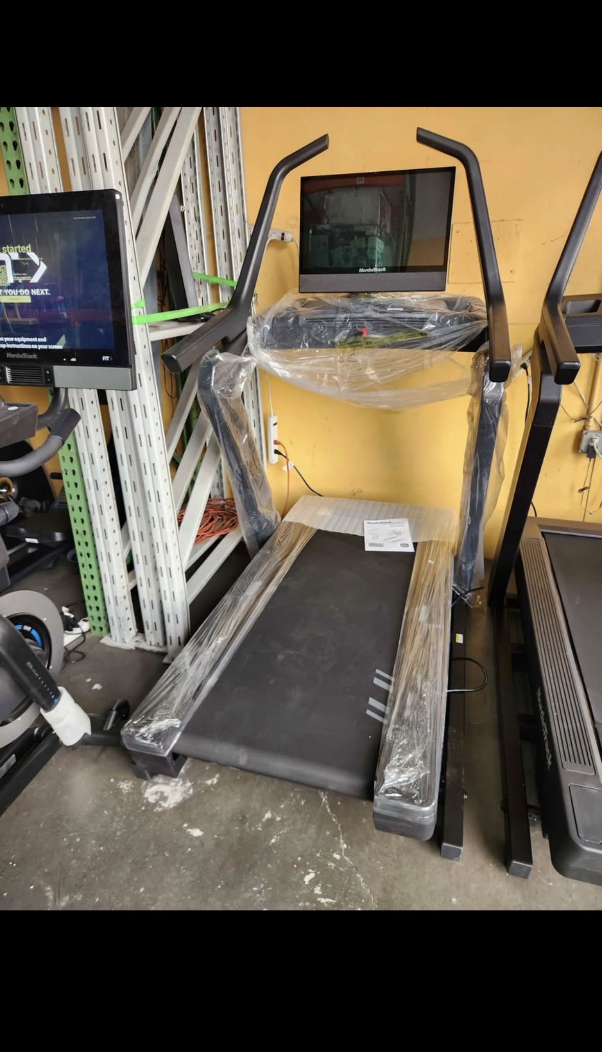 2025 Model Incline Trainer Nordictrack X24 Treadmill - 2200$ 40% incline