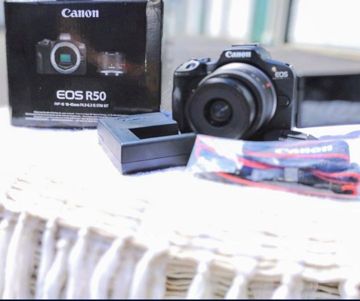 CANON EOS R50 (NEW!)