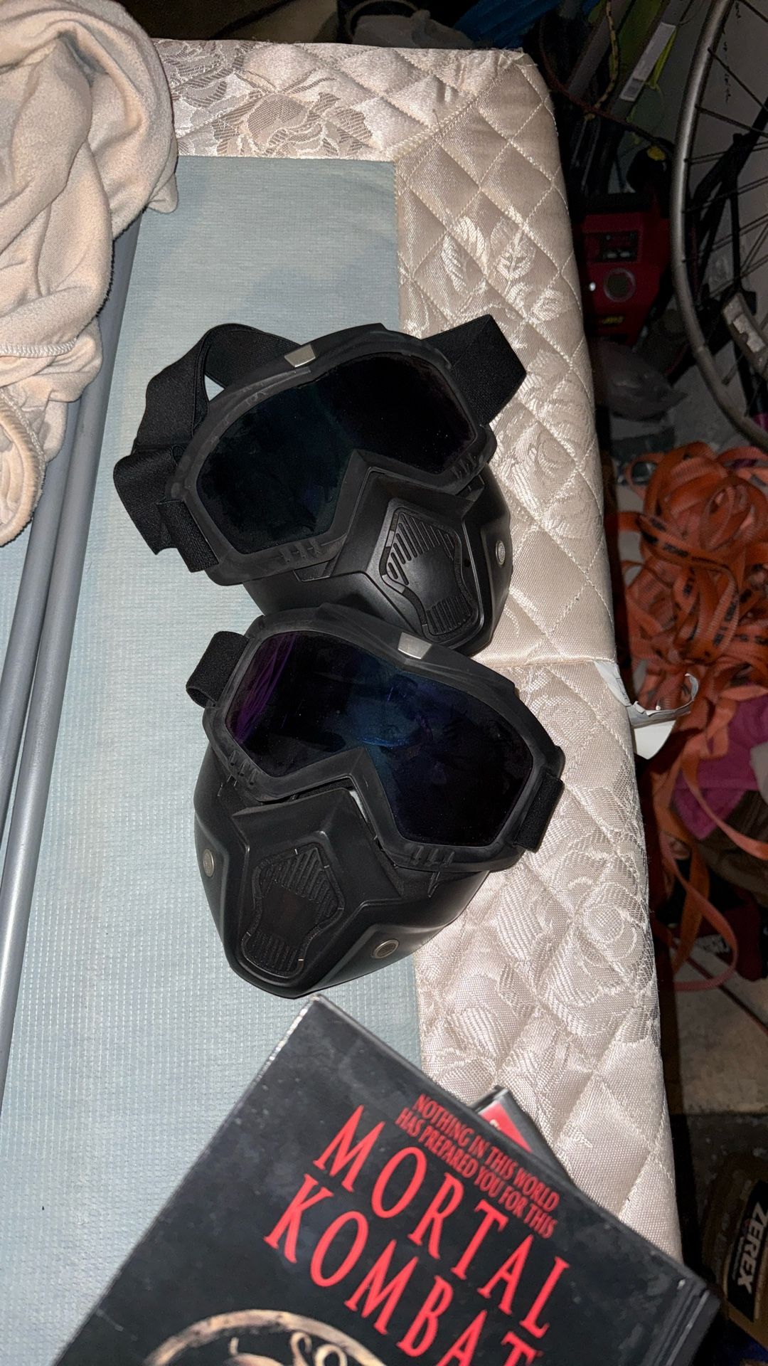 Paintball, masks riding masks