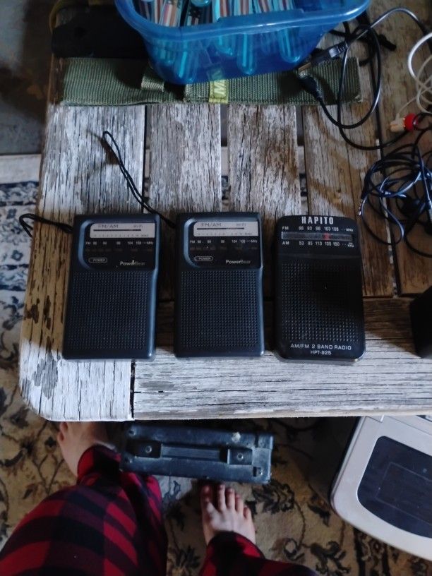 Assorted Portable FM/AM Mono Radios