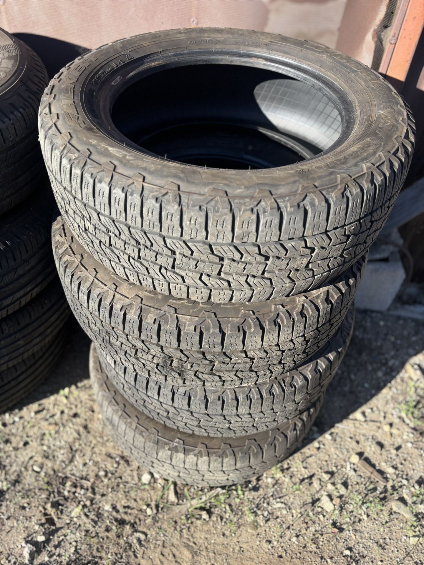 225/60/17  Mud like falken tires