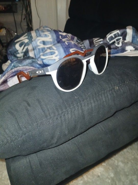 OAKLY SUNGLASSES