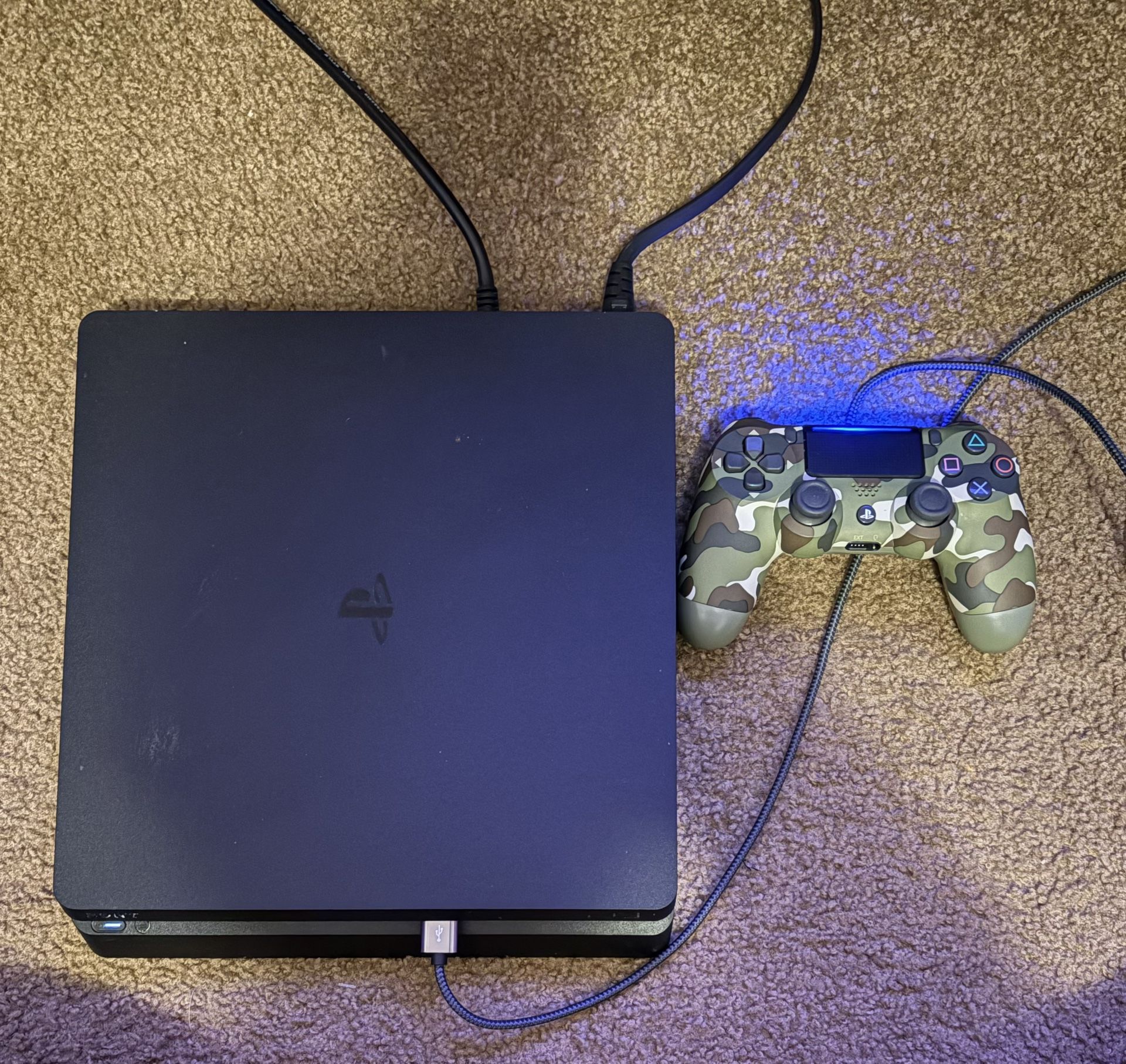 PS4 1TB w/ controller