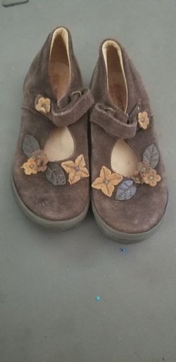 Girls shoes