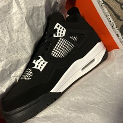 Jordan 4s White Thunder  Size 8
