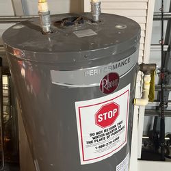 Rheem 40 Gal Water Heater. Like New.  