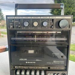 Vintage Sanyo C211 Radio W/tape Deck