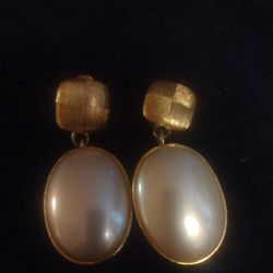 Vintage Old Clip-on Plastic Earrings