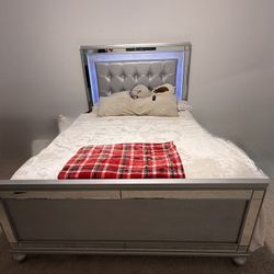 Queen Bed Frame And Chest 