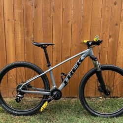 🚴‍♂️ Trek Marlin 6 (Small, 27.5") – Grey/Yellow – Good Condition