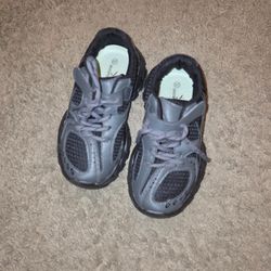 Kids Gray and Black Lace-Up Sneakers size 11