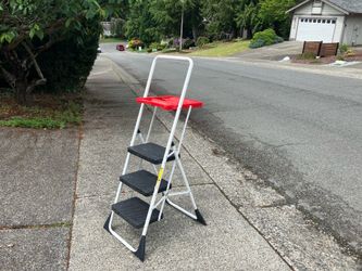 4’ Step Ladder Storage Painting Ladder  Like New