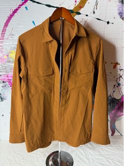 Lululemon Vent Tech Button Up - S - Brown
