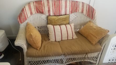 4 pieces 3 chair good condition and table and class