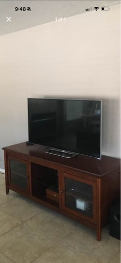 Solid Wood TV Stand / Media Console with Glass Doors – Excellent Condition