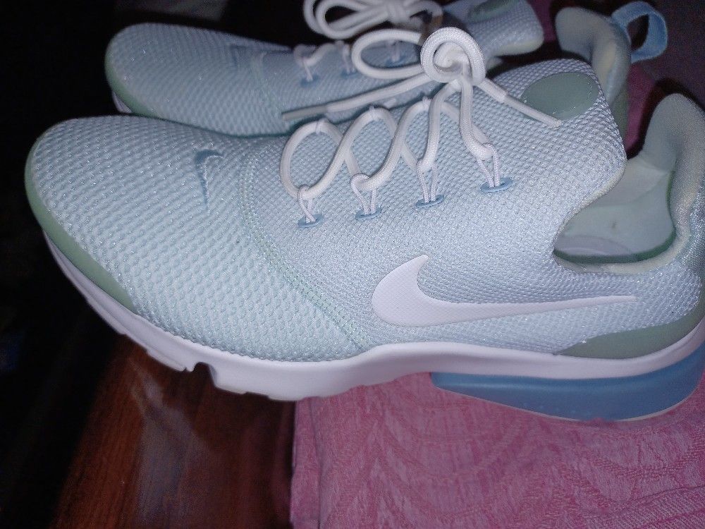 Size 9 Nikes War Once