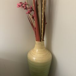 Large Decorative Floor Vase with Floral Arrangement – Modern Accent Piece