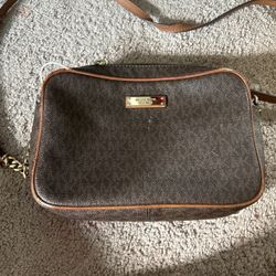 Micheal Kors Cross Over Bag