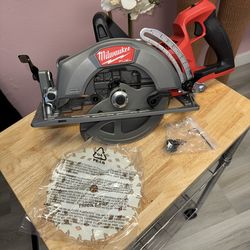 Milwaukee M18 Fuel 7-1/4 rear handle circular saw brand new BRAND NEW SKILLSAW