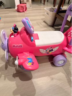 Disney Deluxe Minnie Mouse Plane