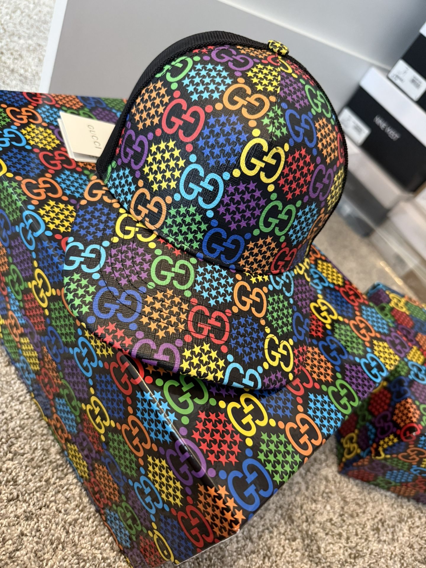 NIB GUCCI Psychedelic G Logo Men's Monogram Multicolor Leather Baseball Hat.