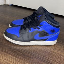 Air Jordan 1 Mid Hyper Royal