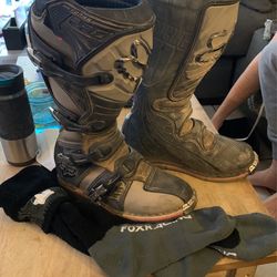 FOX racing boots with socks size 8