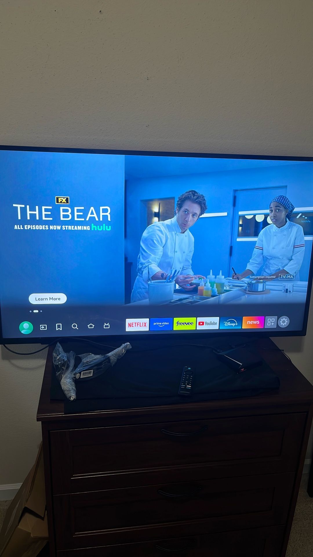 Insignia 50 Inch 4k Tv With Wall Mount (new)
