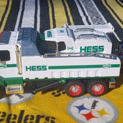 HESS Dump Truck And Loader