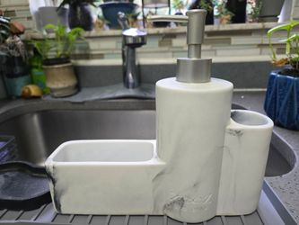 Marble soap & sponge caddy
