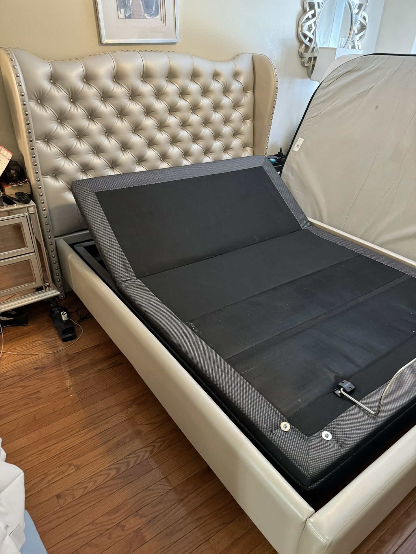 Raymour & Flanigan Bed Set with Beauty Rest Smartmotion Base