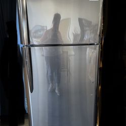 Frigidaire Gallery Custom-Flex™ 18.0 Cu. Ft. Top Freezer Refrigerator