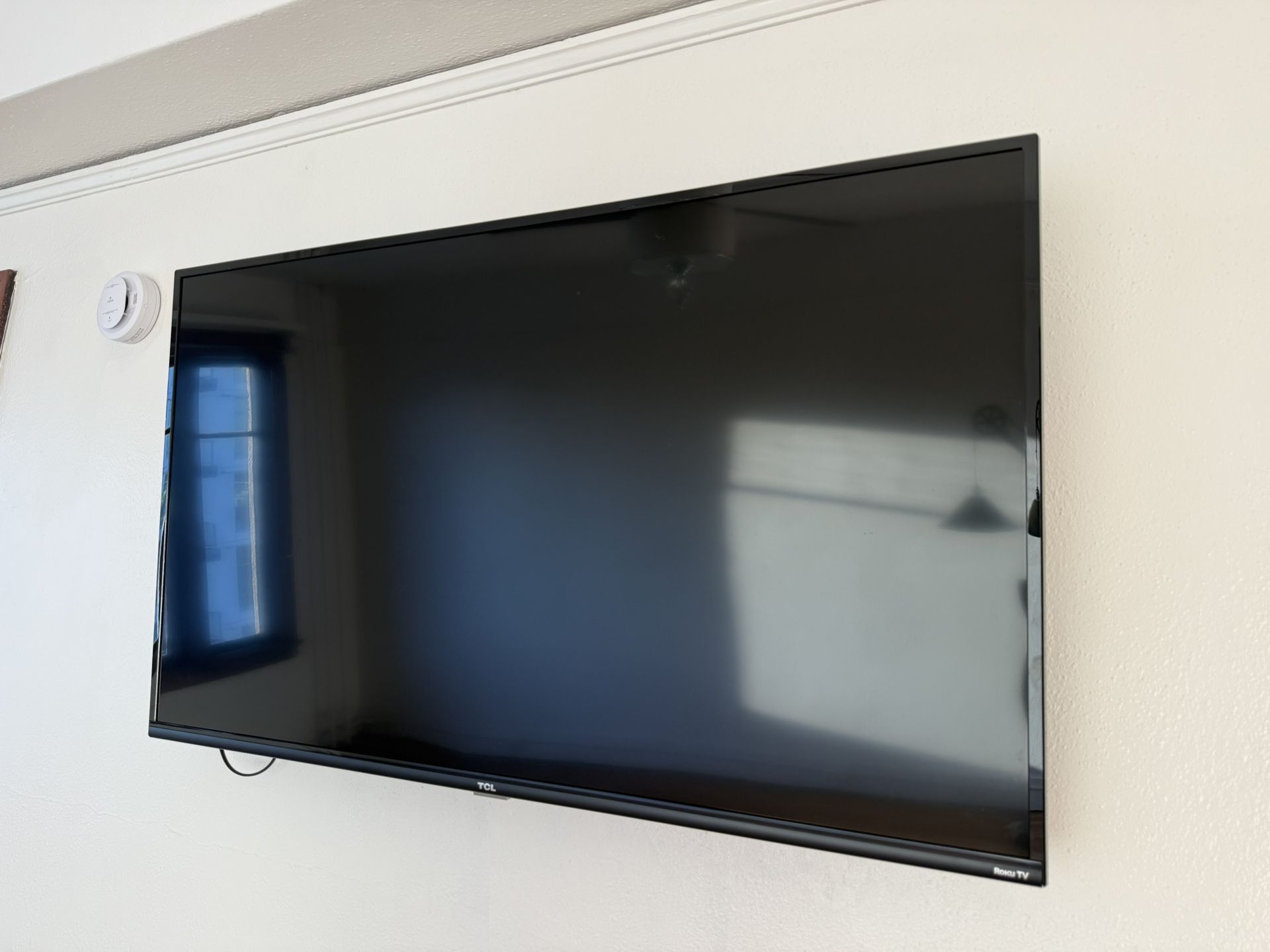 50” TCL ROKU SMART TV