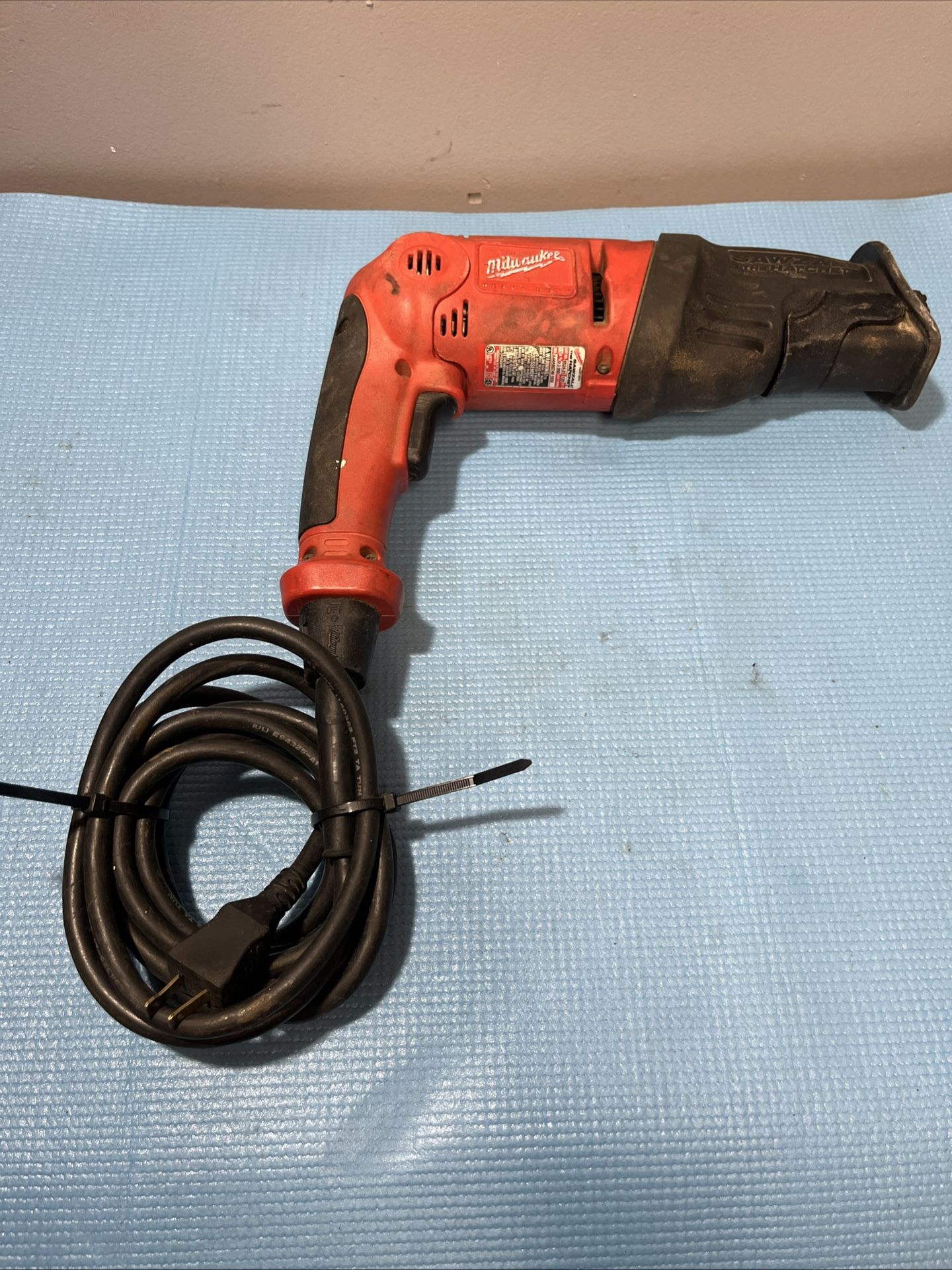 Milwaukee Reciprocating Sawzall The Hatchet #6524-21 Detachable Cord Saw Tool