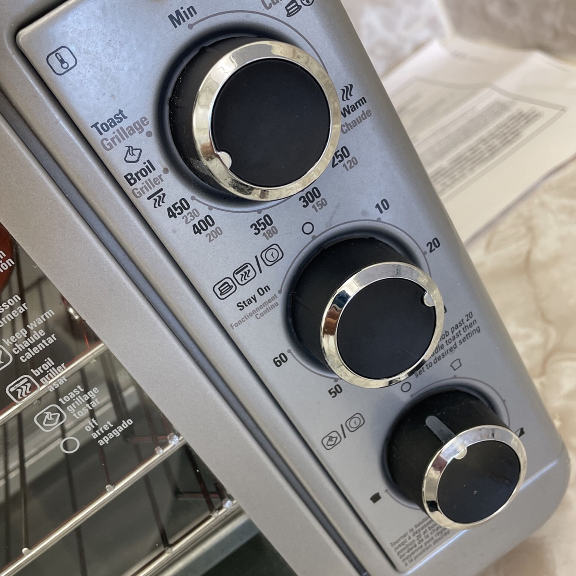 Black and decker. Toaster oven with timer. Bake broil works excellent