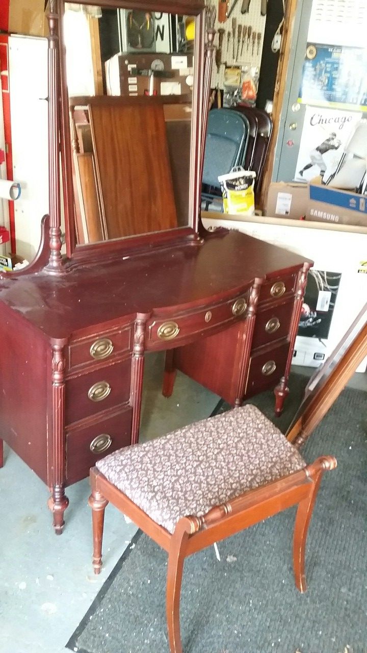 Antique Hallmark Quality Furniture 1940's Montgomery Ward Vanity Dresser
