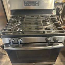 GE 30” Free-Standing Gas Range – Model JGB645SEKSS