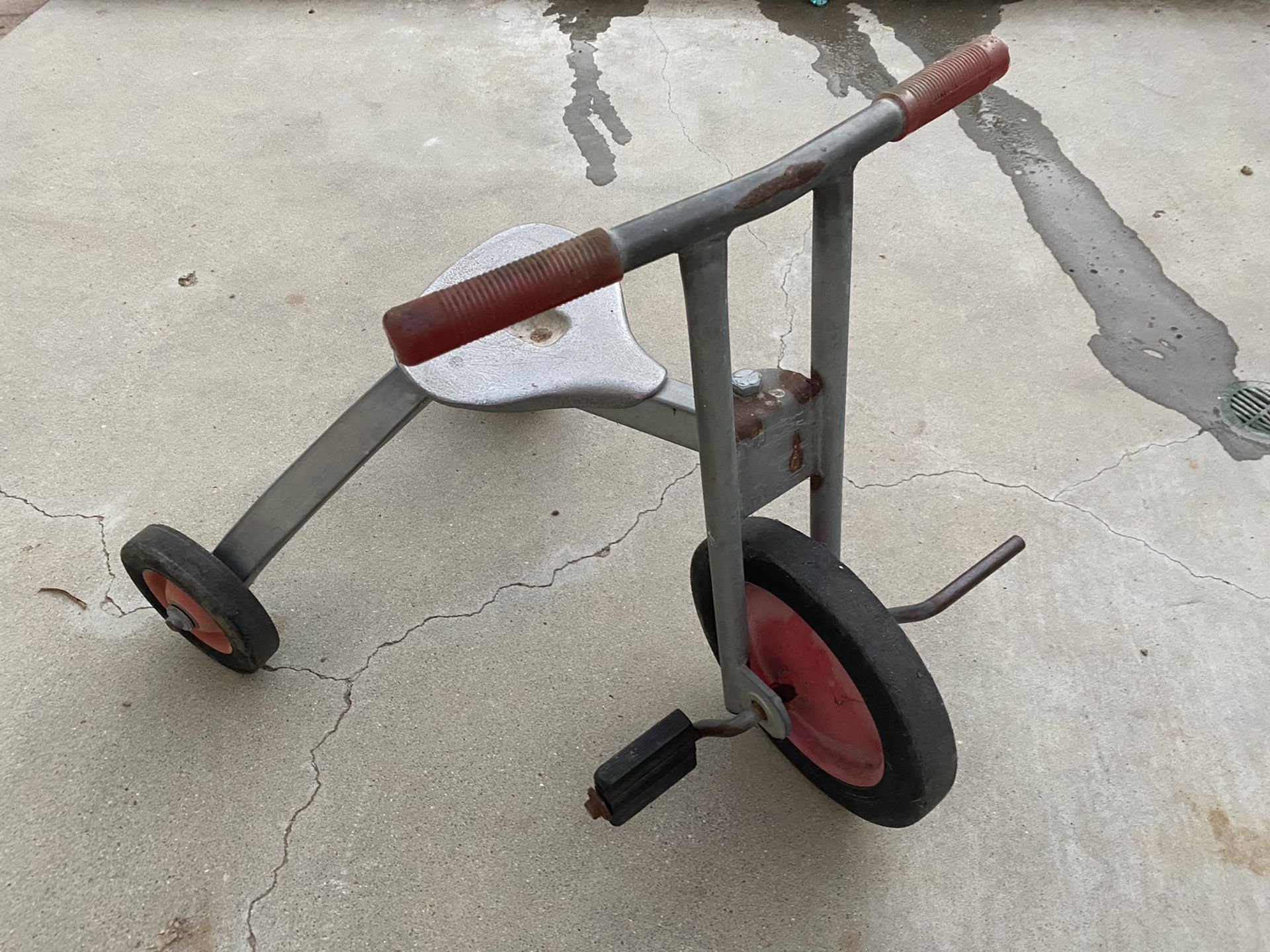 Vintage Angeles Tricycle